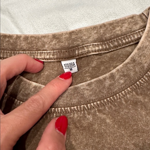 Oversized Pisces Graphic Tee with Sun and Roses medium - Picture 3 of 4